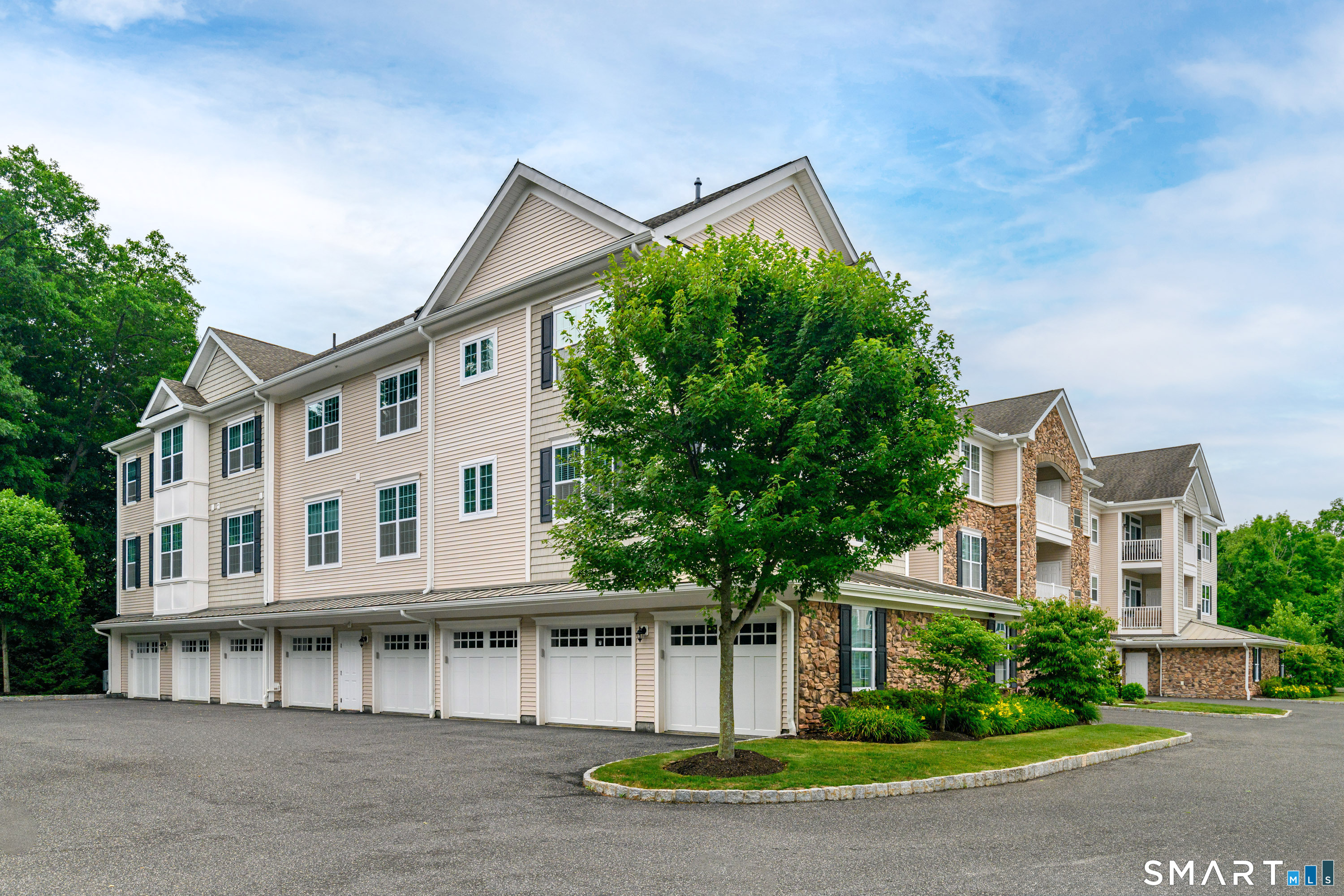 832 Brookside Court Newtown CT 06470