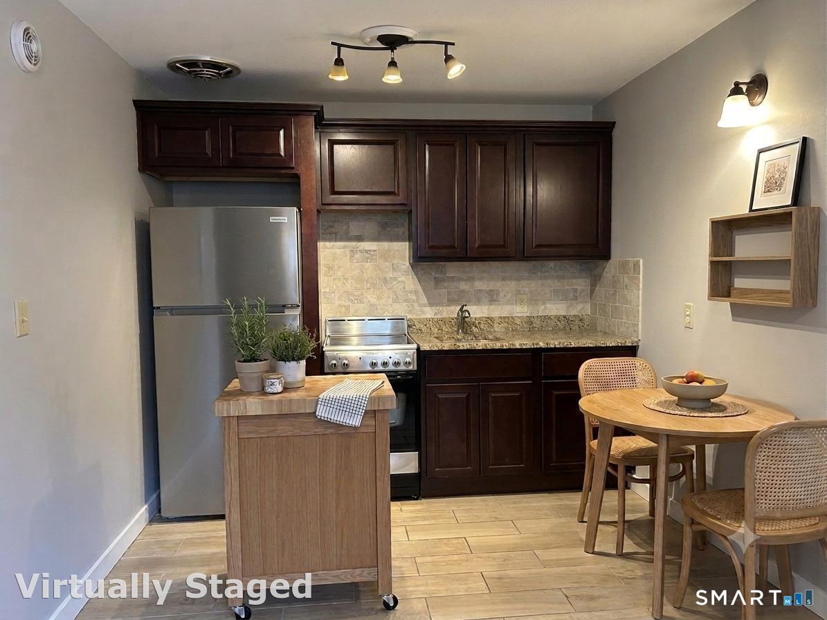 391 Main Street Deep River CT 06417