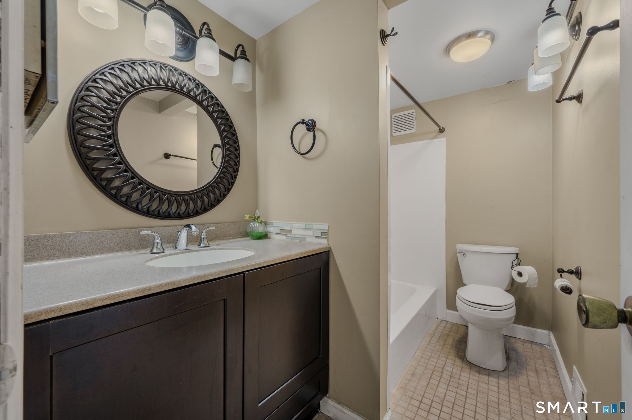 280 Gardner Avenue New London CT 06320