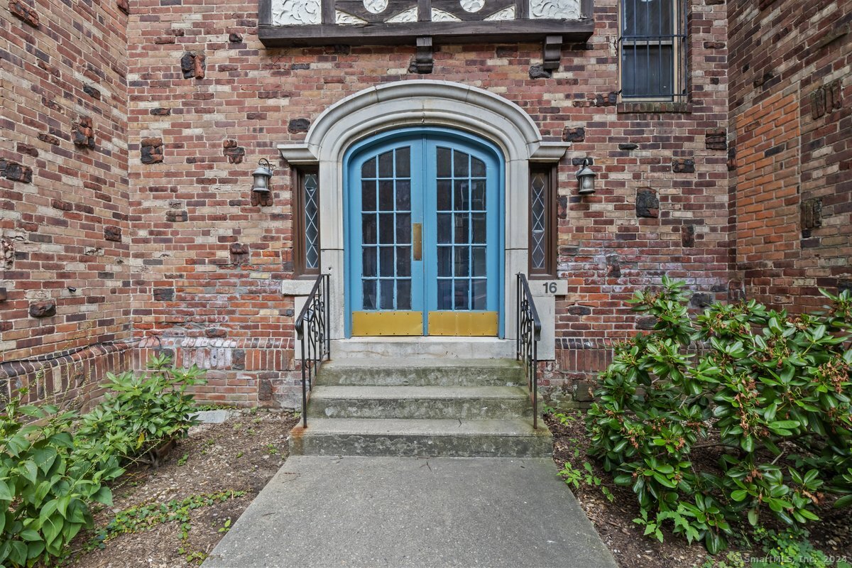 16 Townley Street Hartford CT 06105