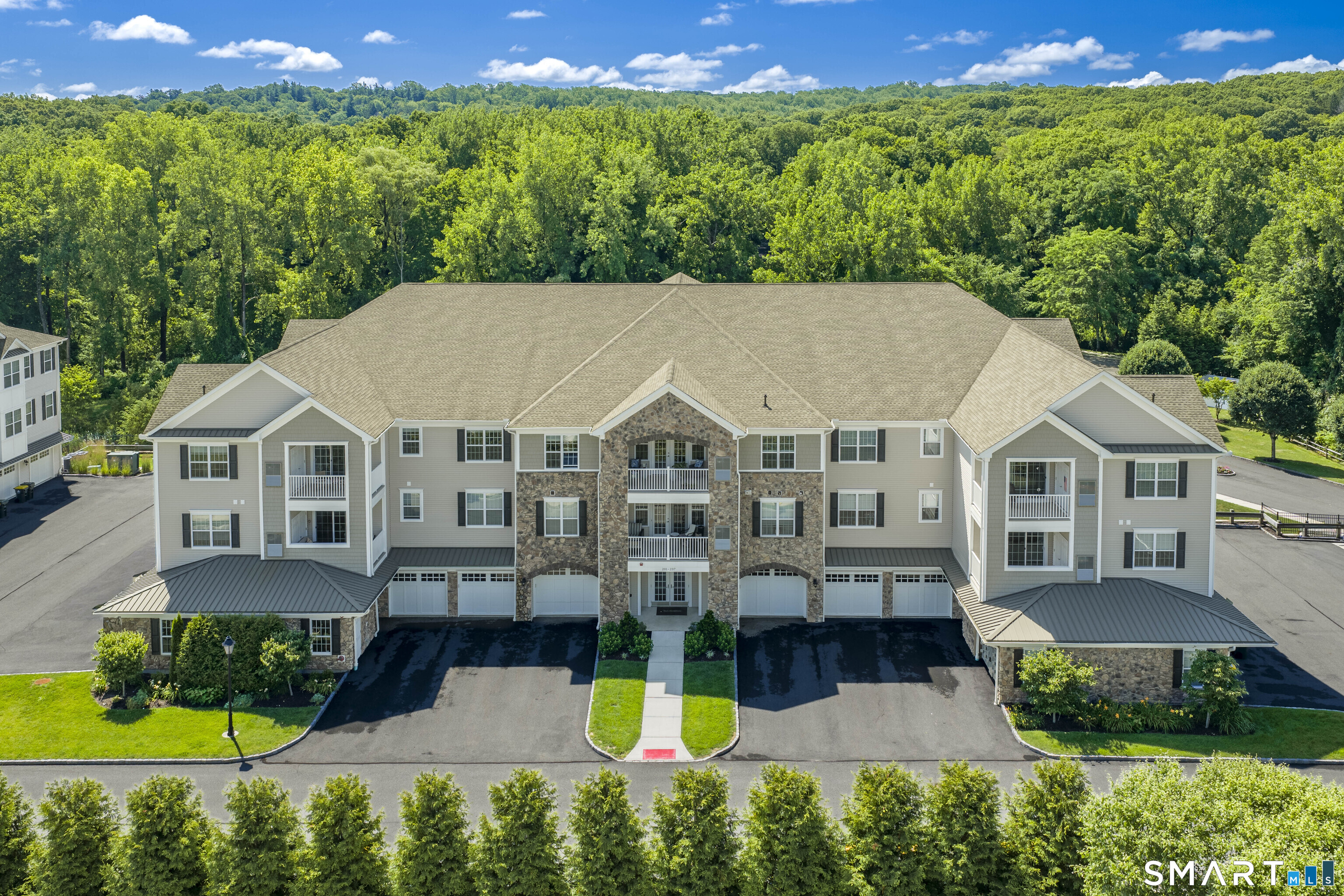 232 Brookside Court Newtown CT 06470