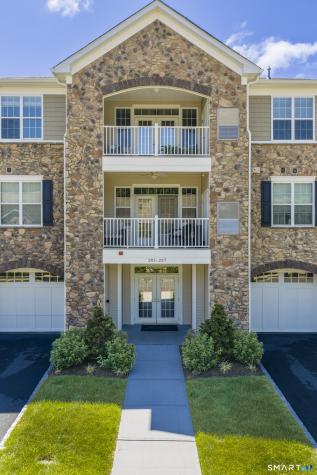 232 Brookside Court Newtown CT 06470
