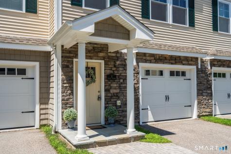 11 Village Crossing East Lyme CT 06357