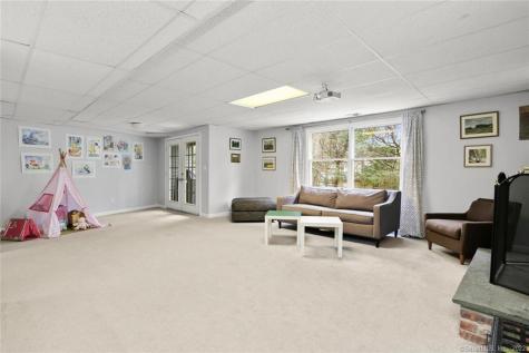 13 Old Stamford Road New Canaan CT 06840
