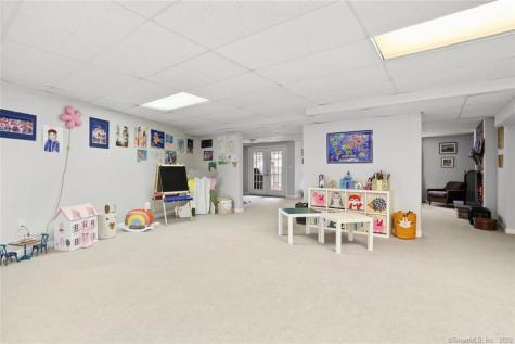 13 Old Stamford Road New Canaan CT 06840
