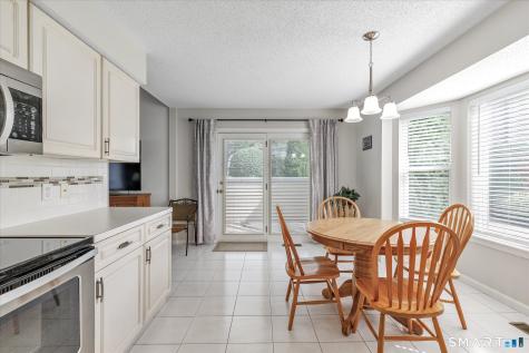 26 Ivy Grove Court Shelton CT 06484
