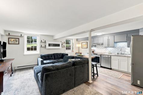 22 Main St Extension Simsbury CT 06081