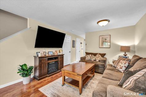 8 Countryside Lane Middletown CT 06457