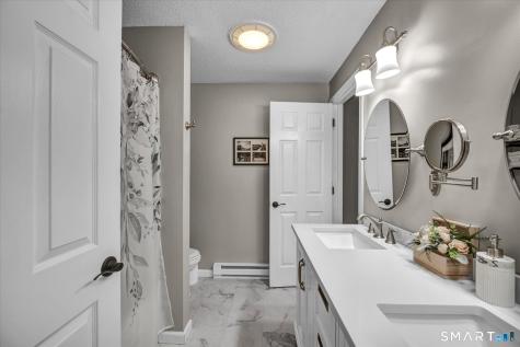 8 Countryside Lane Middletown CT 06457