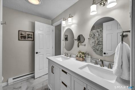 8 Countryside Lane Middletown CT 06457