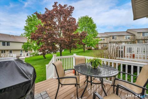 8 Countryside Lane Middletown CT 06457