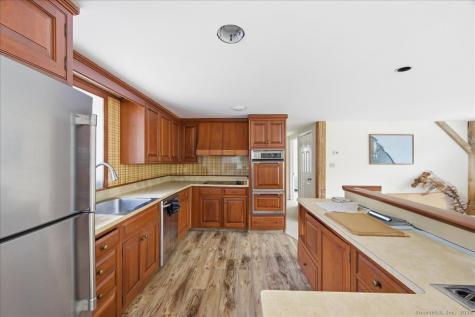 33 Deep River Road Essex CT 06409