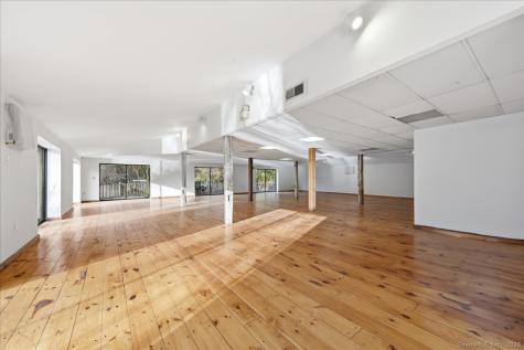 33 Deep River Road Essex CT 06409
