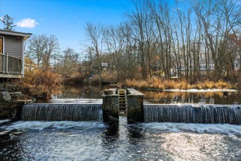 33 Deep River Road Essex CT 06409