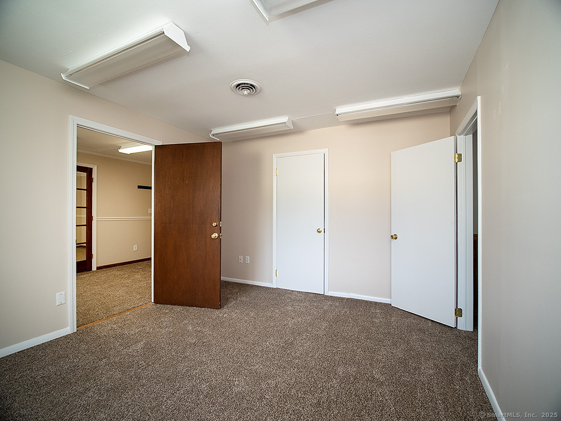 27 Lucy Street Woodbridge CT 06525