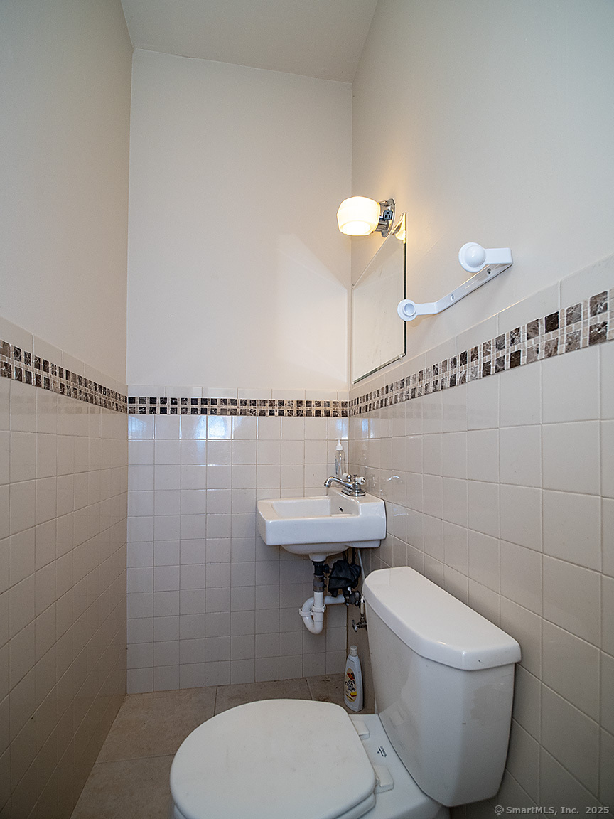 27 Lucy Street Woodbridge CT 06525