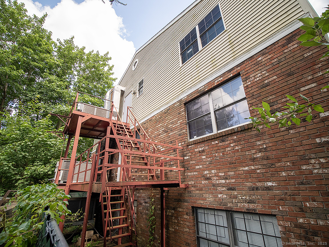 27 Lucy Street Woodbridge CT 06525