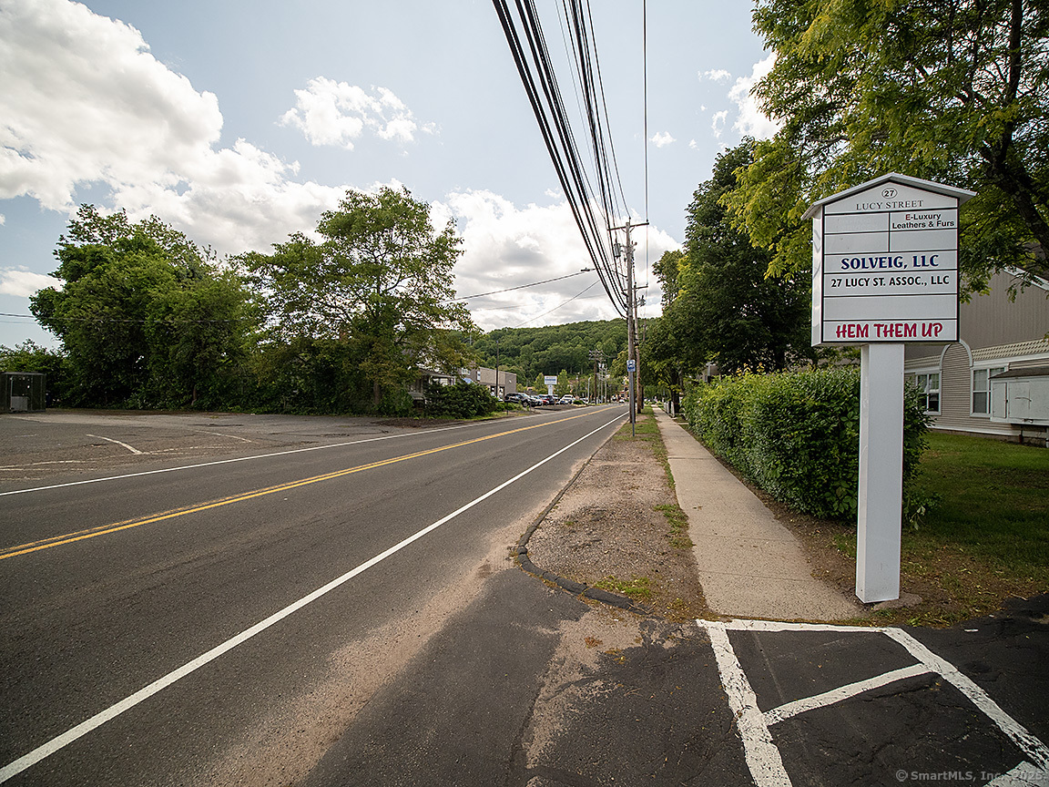 27 Lucy Street Woodbridge CT 06525