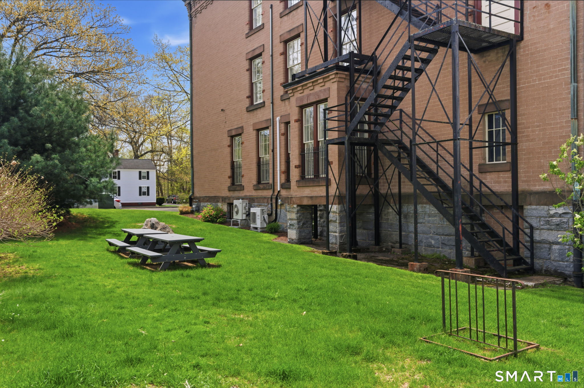 10 Front Street Canton CT 06019