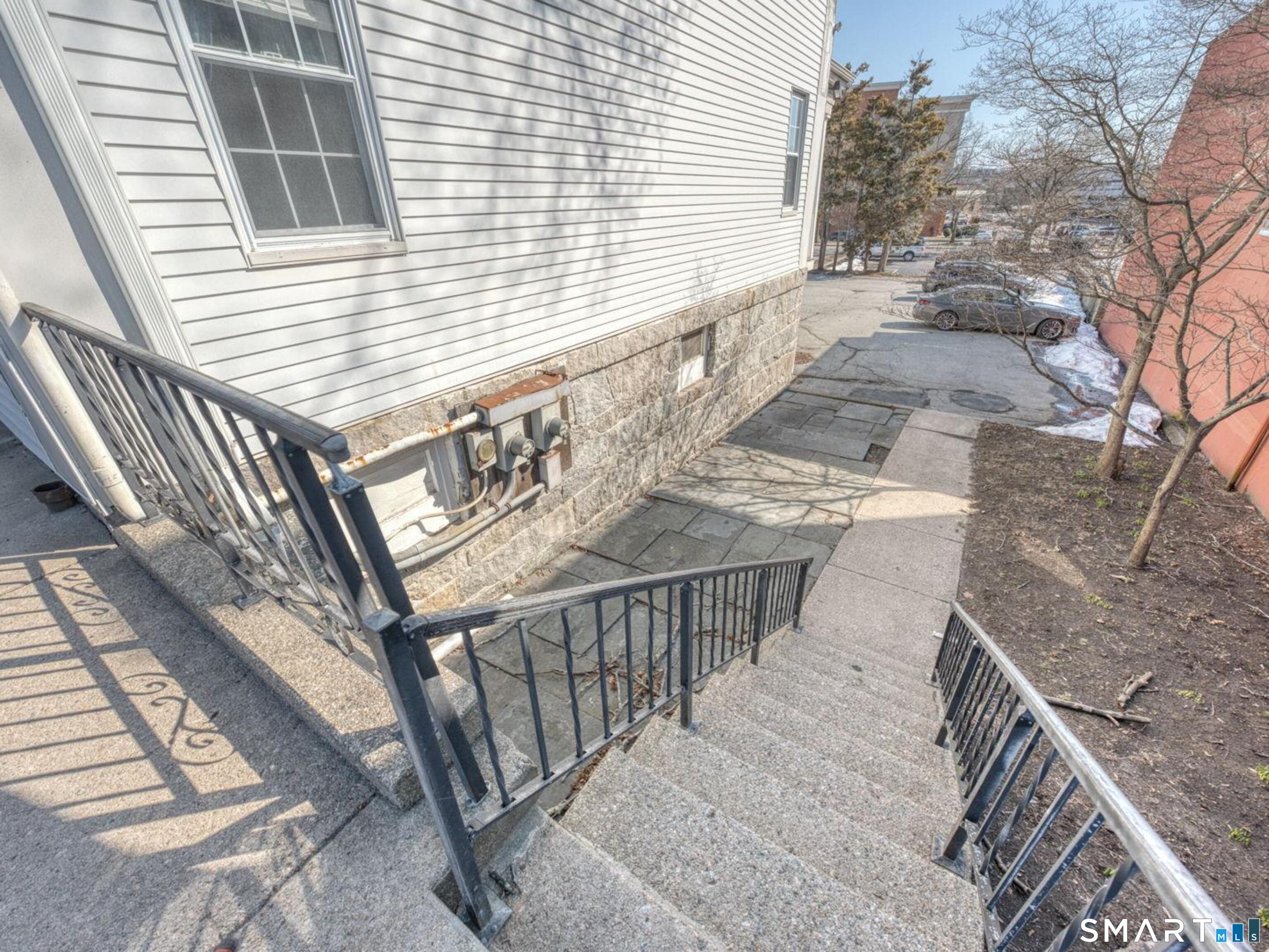 105 Huntington Street New London CT 06320