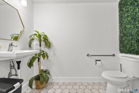 45 West Main Street Avon CT 06001