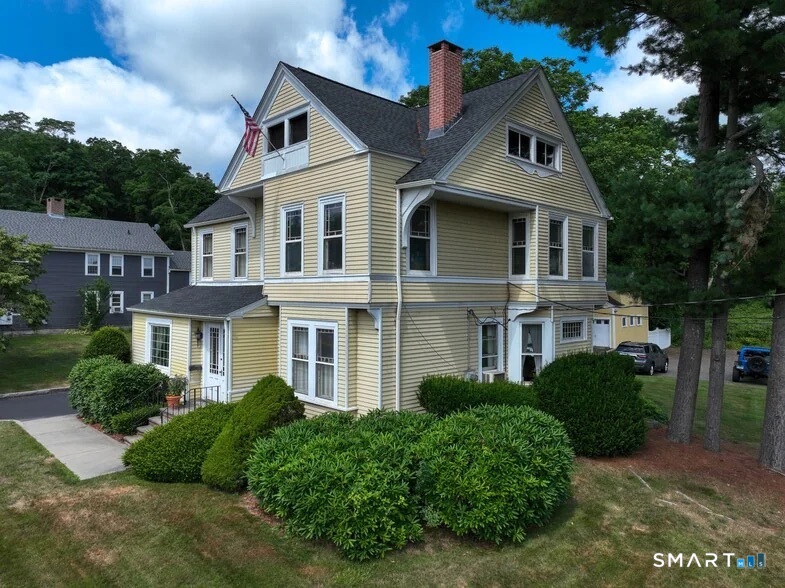 8 West High Street East Hampton CT 06424