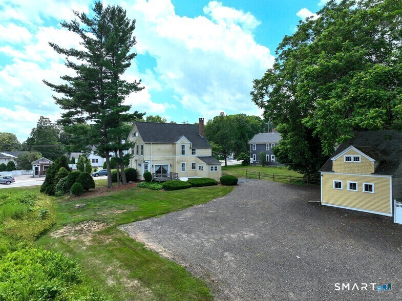 8 West High Street East Hampton CT 06424