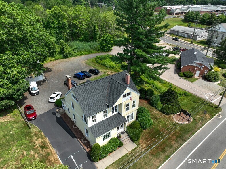 8 West High Street East Hampton CT 06424