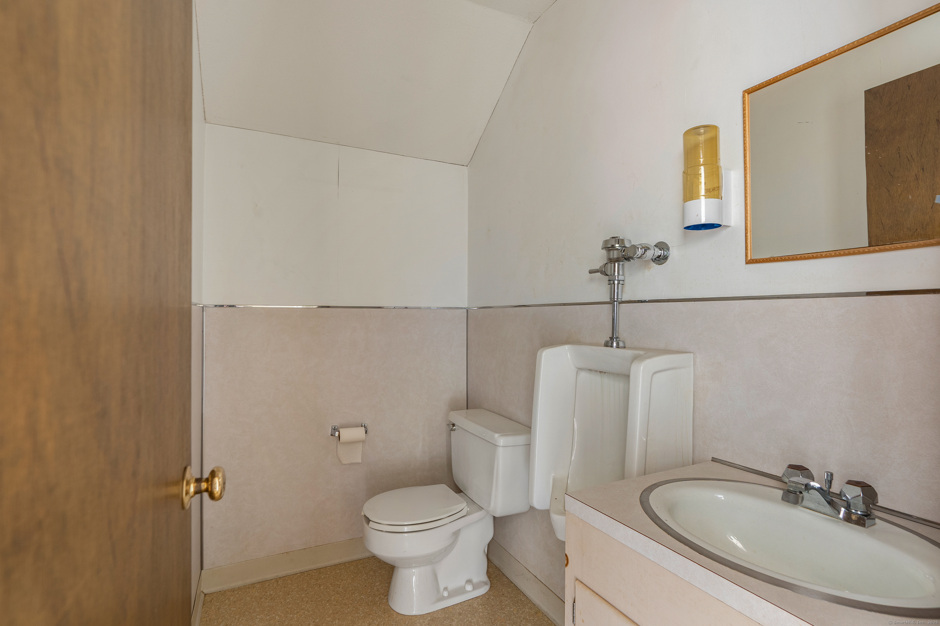 368 Hopmeadow Street Simsbury CT 06089