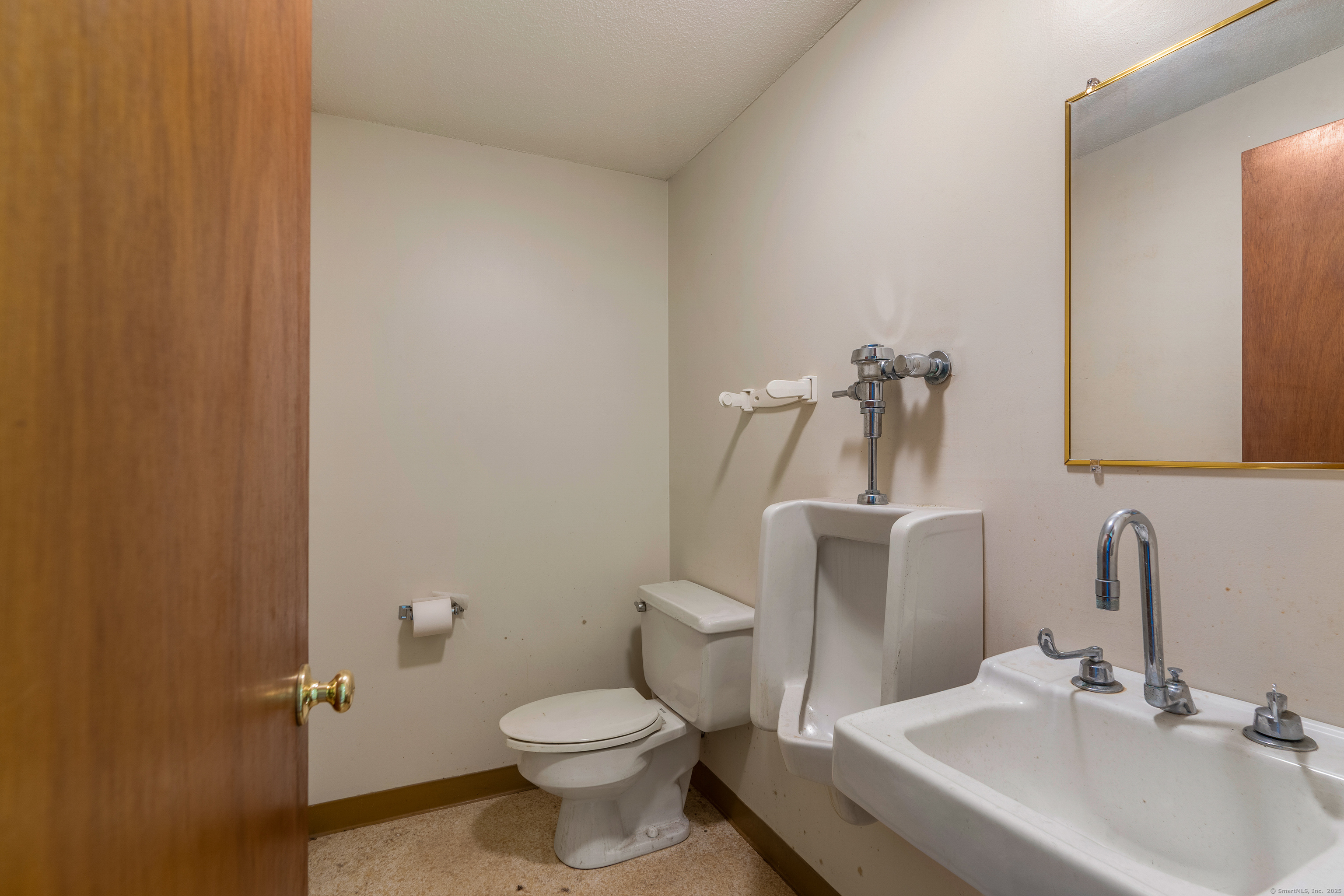 368 Hopmeadow Street Simsbury CT 06089