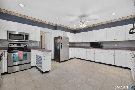 32 East Main Street Stonington CT 06378