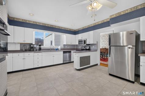 32 East Main Street Stonington CT 06378