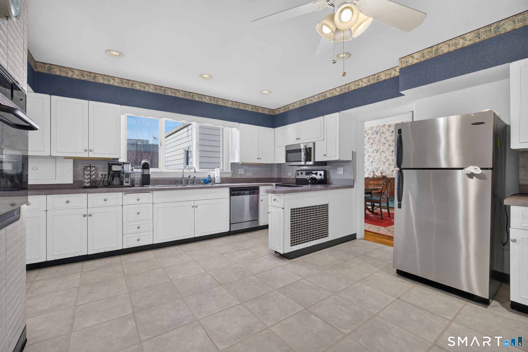 32 East Main Street Stonington CT 06378