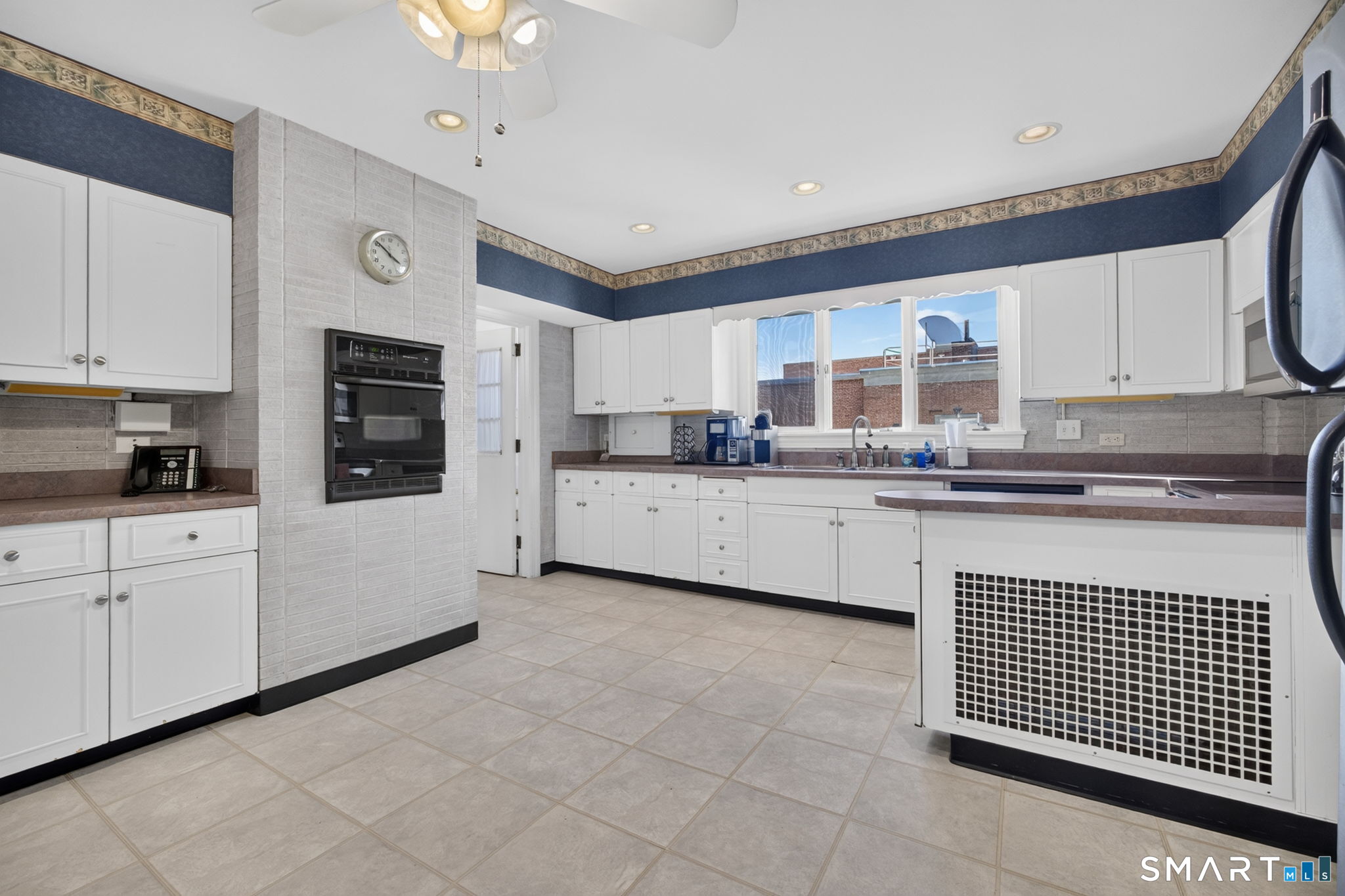32 East Main Street Stonington CT 06378