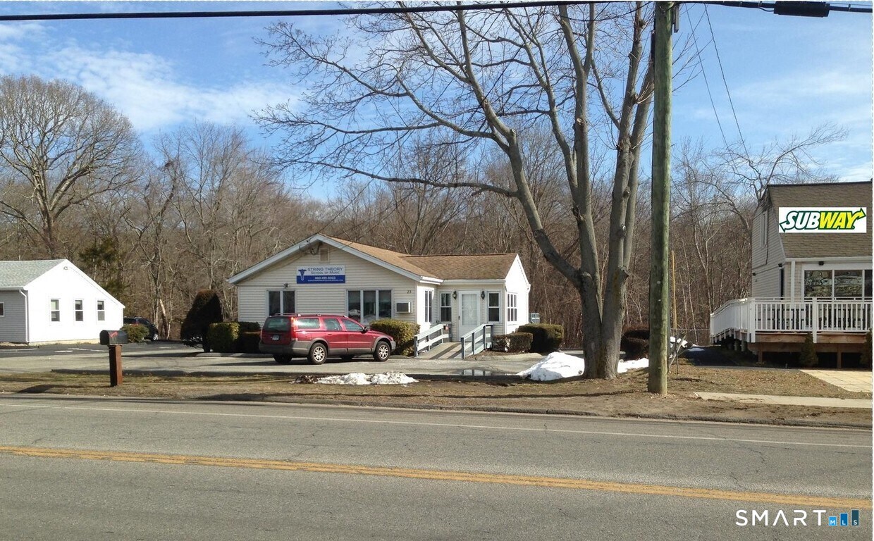 25 Chesterfield Road East Lyme CT 06333