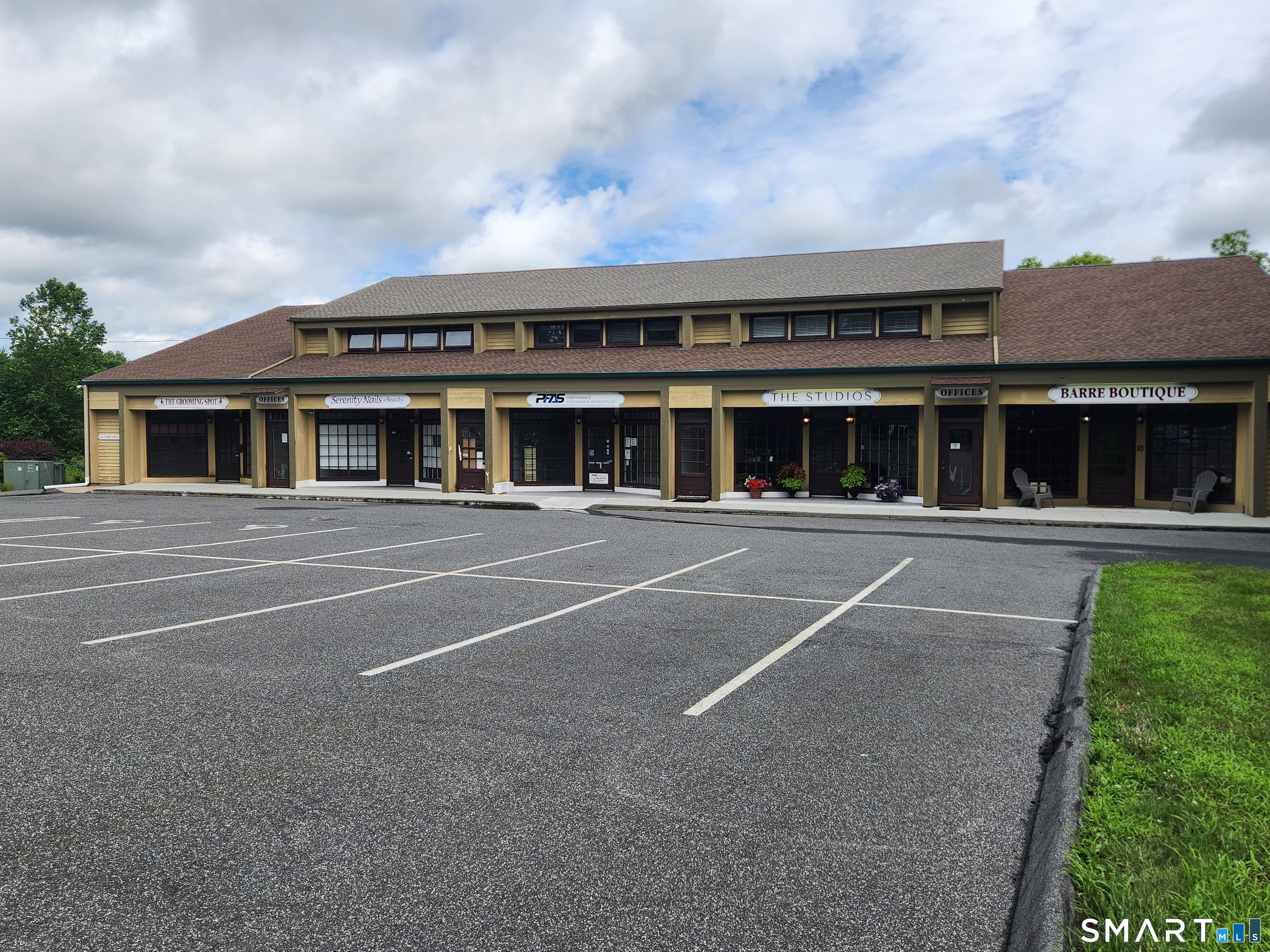 87 South Main Street Newtown CT 06470