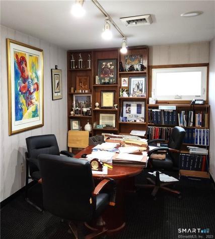 87 South Main Street Newtown CT 06470