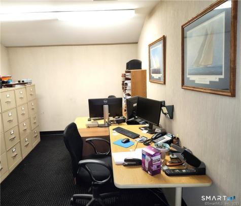 87 South Main Street Newtown CT 06470