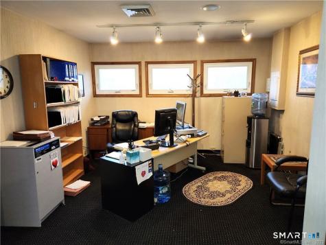 87 South Main Street Newtown CT 06470