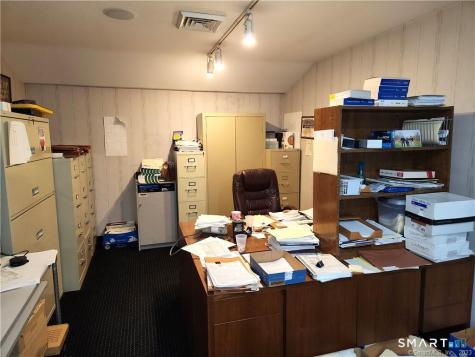 87 South Main Street Newtown CT 06470