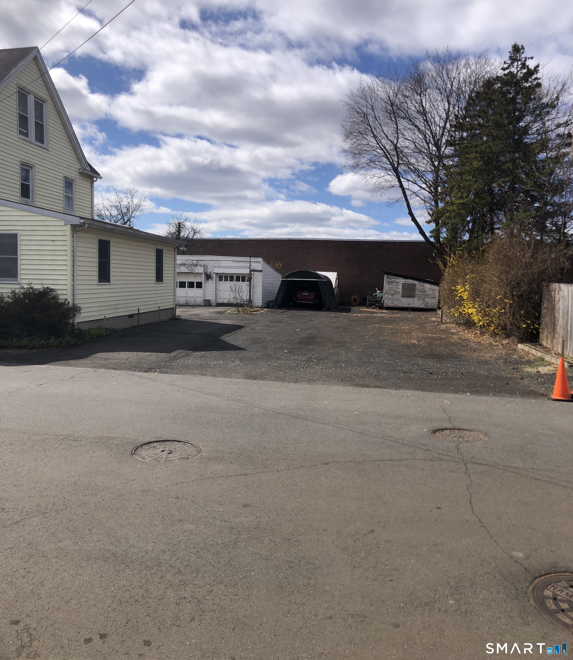 15 Oregon Avenue Hamden CT 06514
