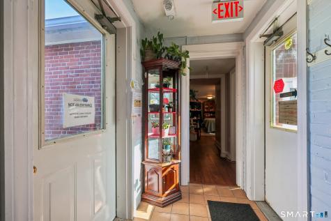 83 Boston Post Road Waterford CT 06385