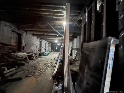 27 Bank Street New London CT 06320