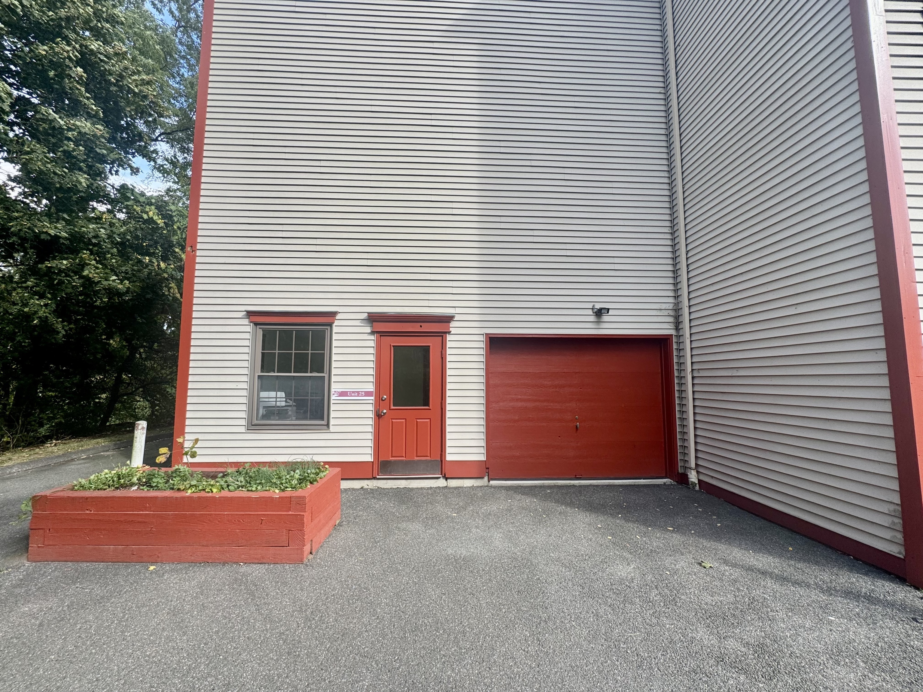 24 West Road Ellington CT 06029