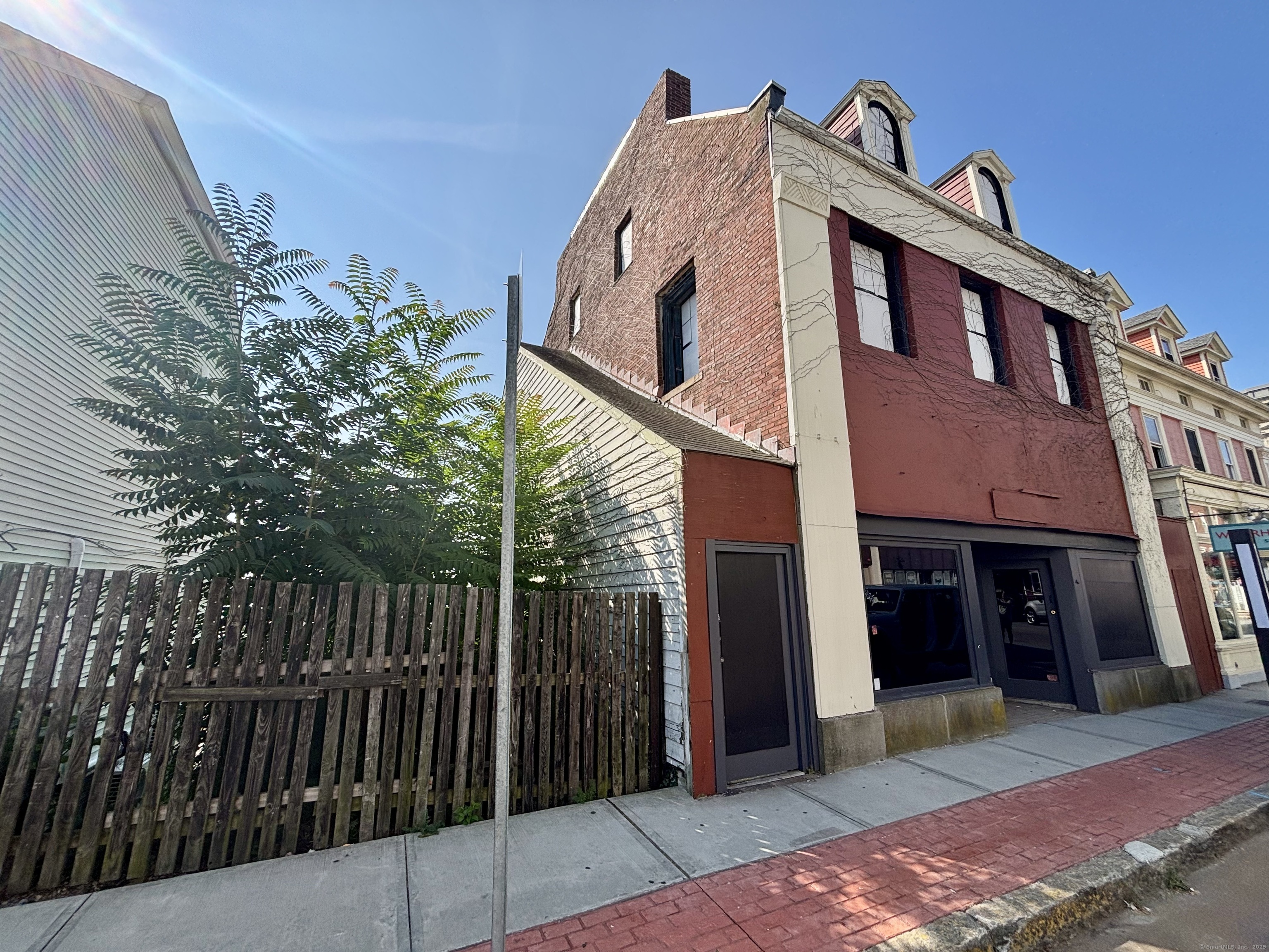 130 Bank Street New London CT 06320