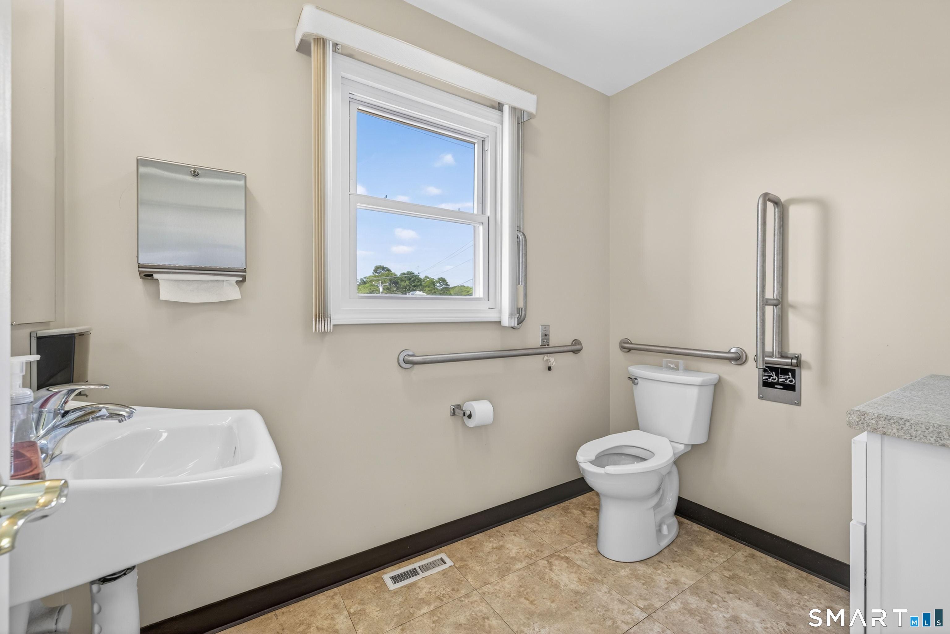239 E Main Street Clinton CT 06413
