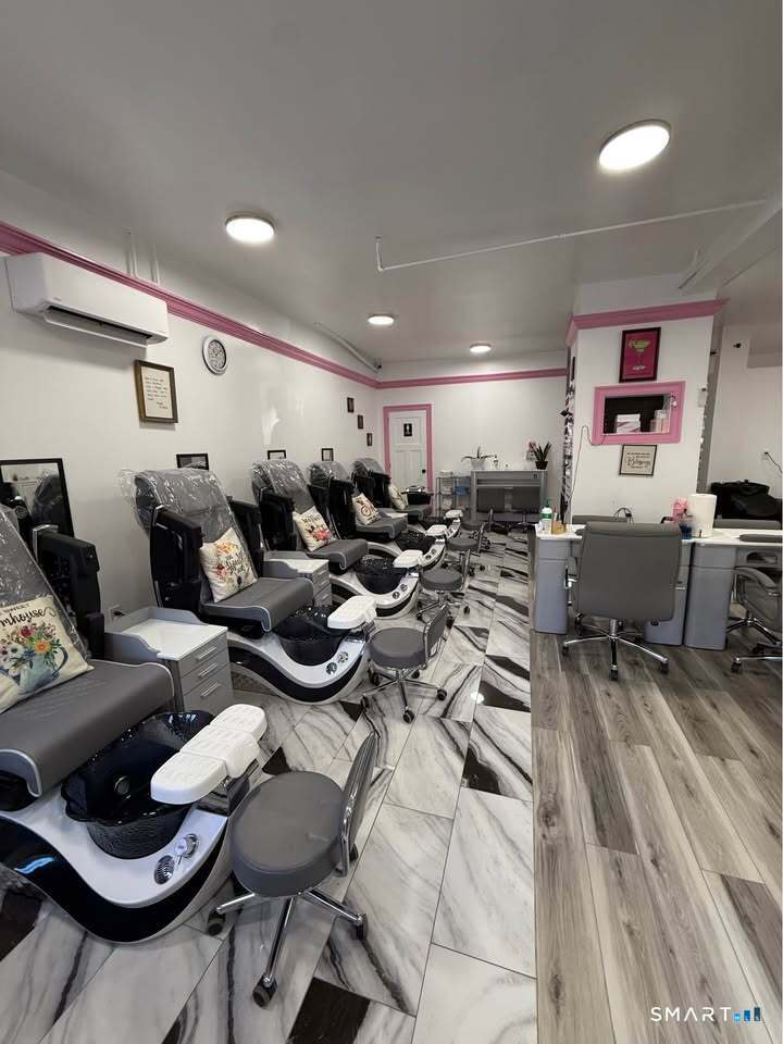 381 Shelton Avenue North Haven CT 06511