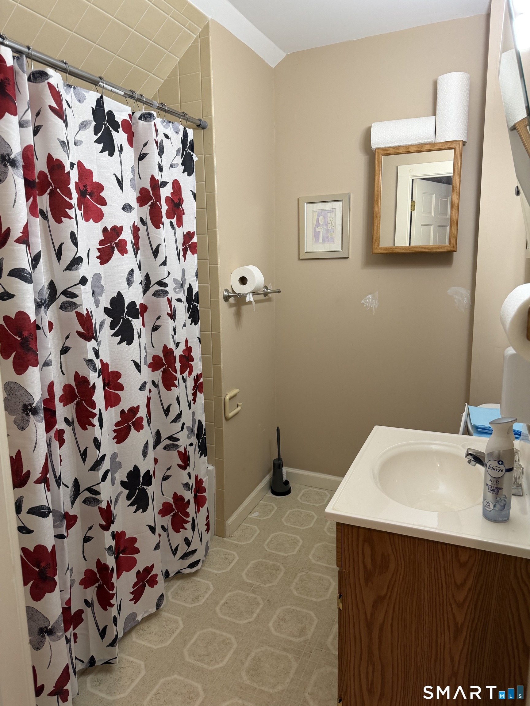 3208 Whitney Avenue Hamden CT 06518