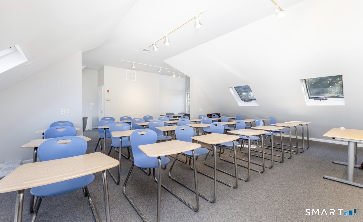 3208 Whitney Avenue Hamden CT 06518