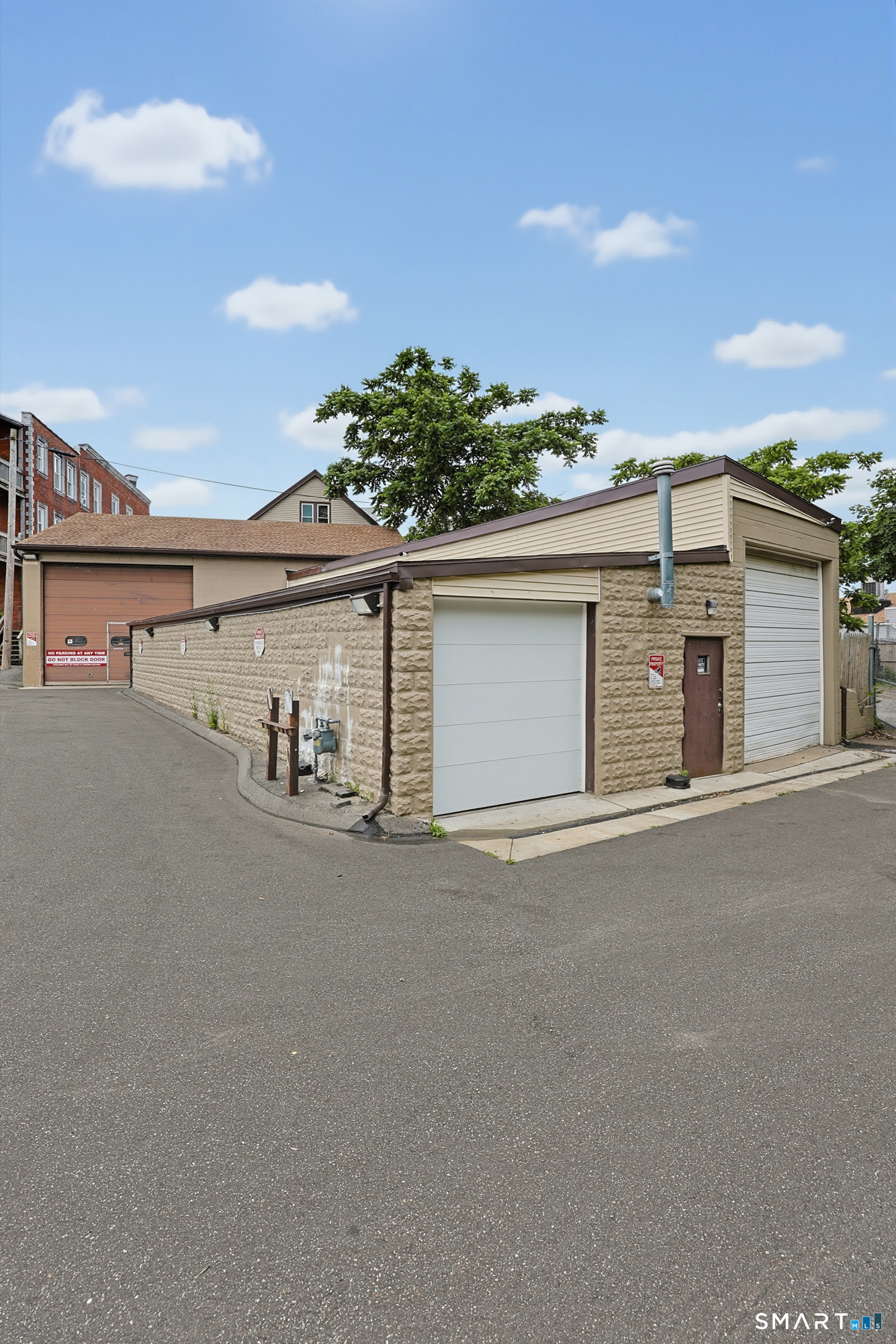24 Montauk Avenue New London CT 06320